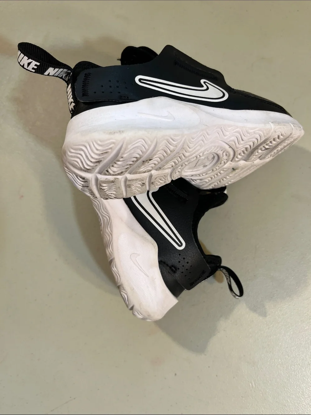 Nike easy slip
